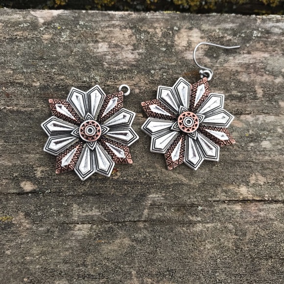 Wrangler Rocker 47 Jewelry - Picture 3 of 7